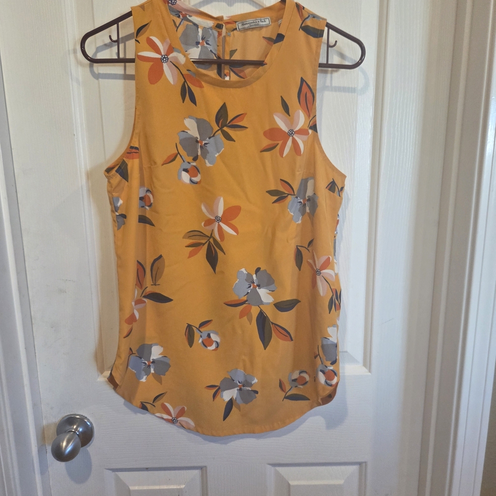 New Abercrombie Floral Sleeveless Blouse